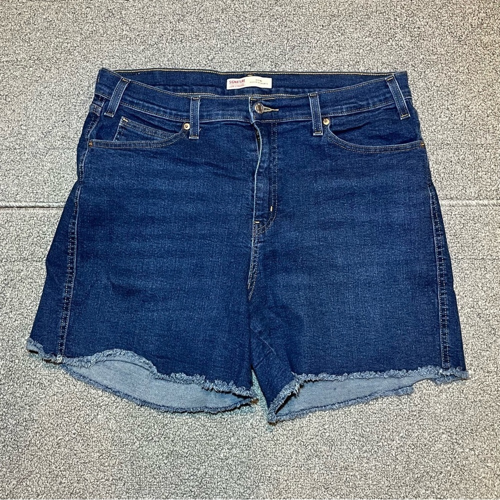 Levi’s Signature Heritage High Rise Denim Shorts Womens Size 35 Blue Raw Hem